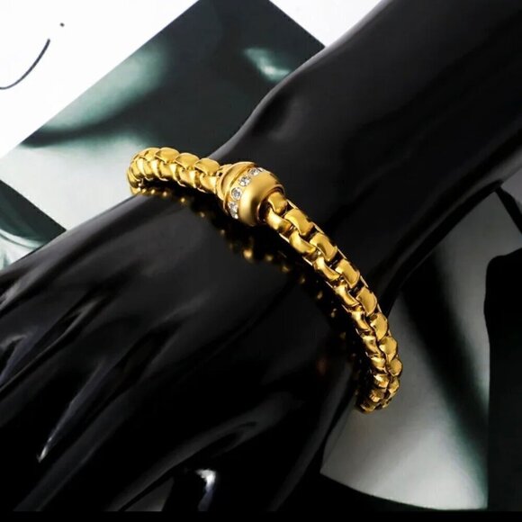 NWT Statement Bracelet 18K Gold Plated Chunky Link With Barrel CZ Magnetic Clasp - Picture 3 of 9